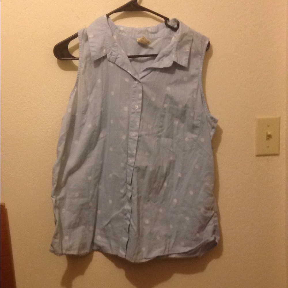 🔵Sleeveless Polka Dot Button Down